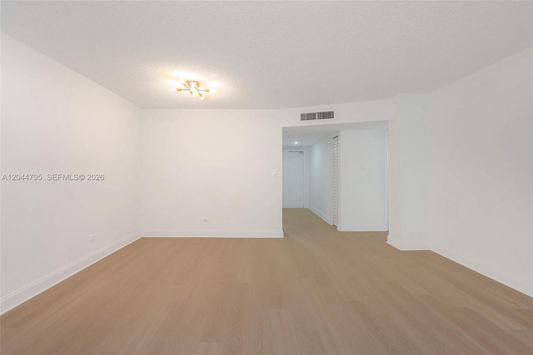 For Rent: $2,500 (2 beds, 2 baths, 1376 Square Feet)