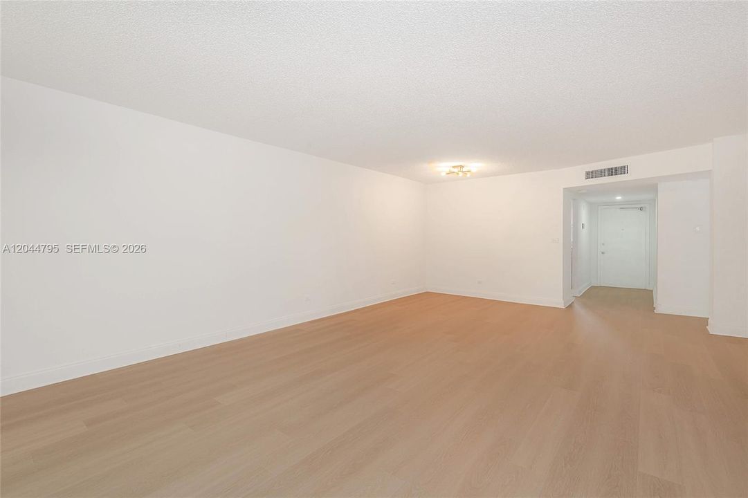 LIVING/DINING