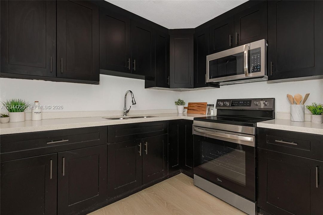 For Rent: $2,500 (2 beds, 2 baths, 1376 Square Feet)