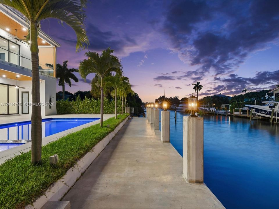 For Sale: $5,995,000 (7 beds, 7 baths, 5975 Square Feet)