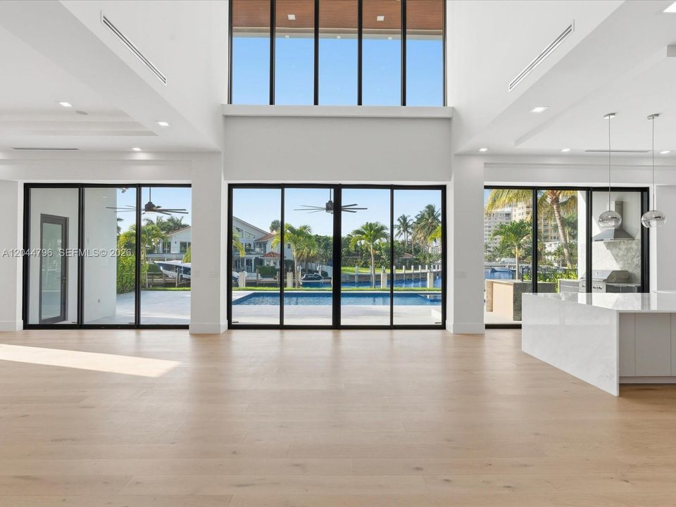 For Sale: $5,995,000 (7 beds, 7 baths, 5975 Square Feet)