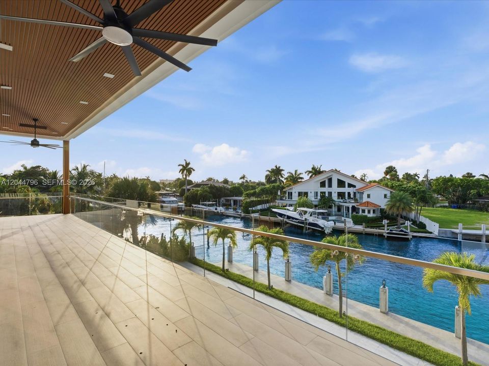 For Sale: $5,995,000 (7 beds, 7 baths, 5975 Square Feet)