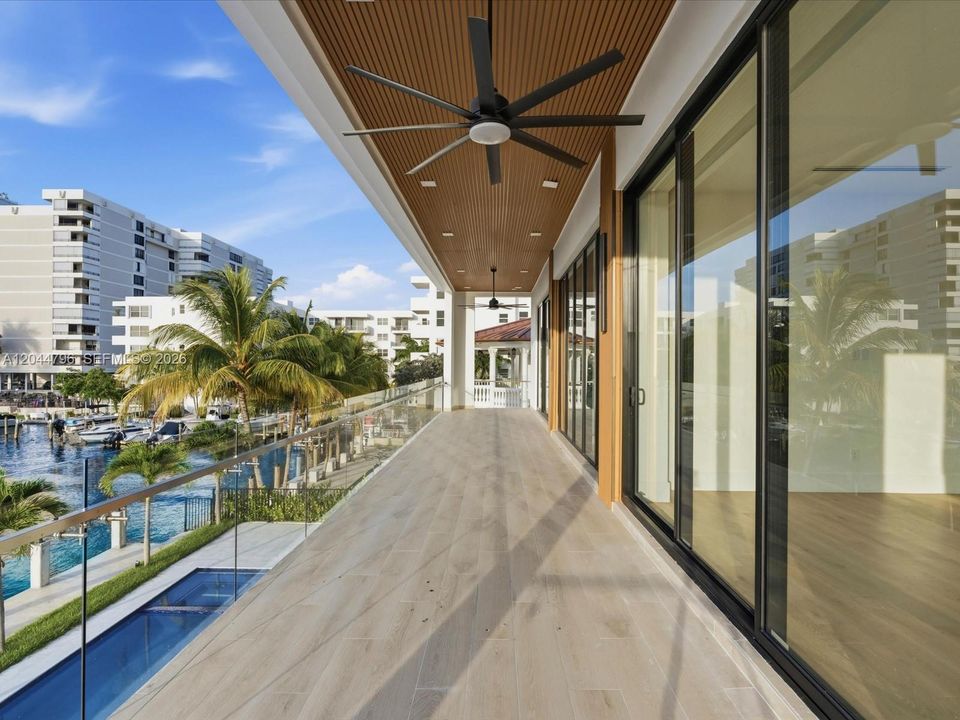 For Sale: $5,995,000 (7 beds, 7 baths, 5975 Square Feet)