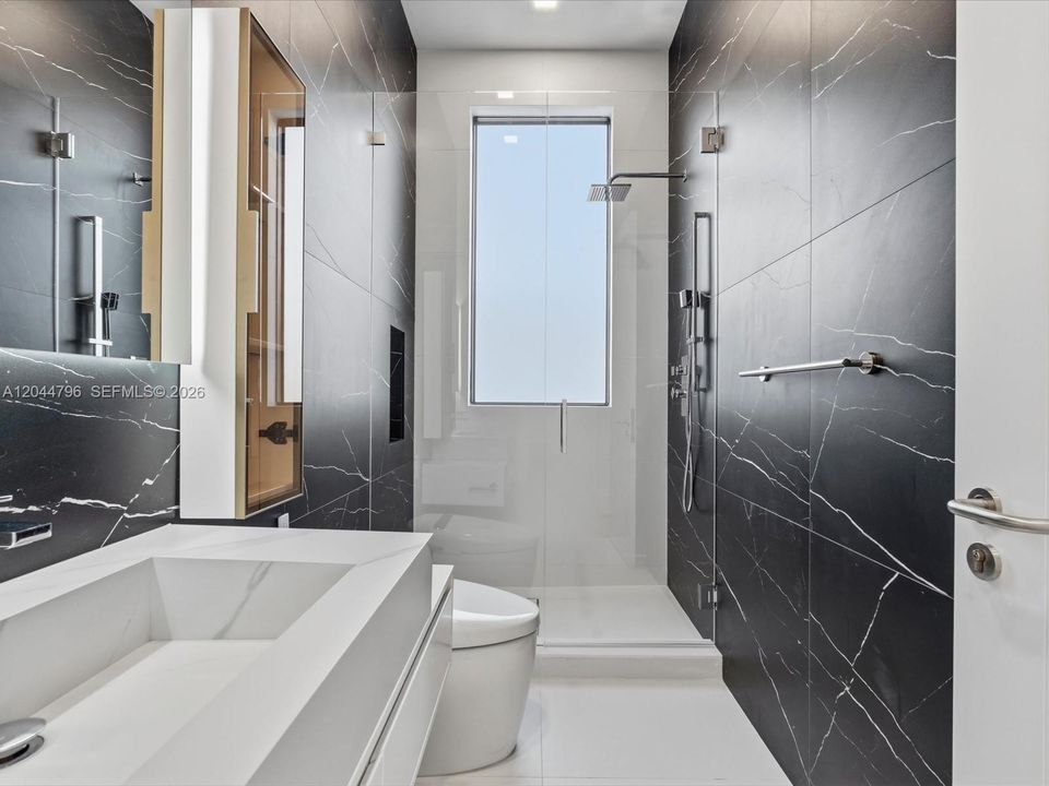 For Sale: $5,995,000 (7 beds, 7 baths, 5975 Square Feet)