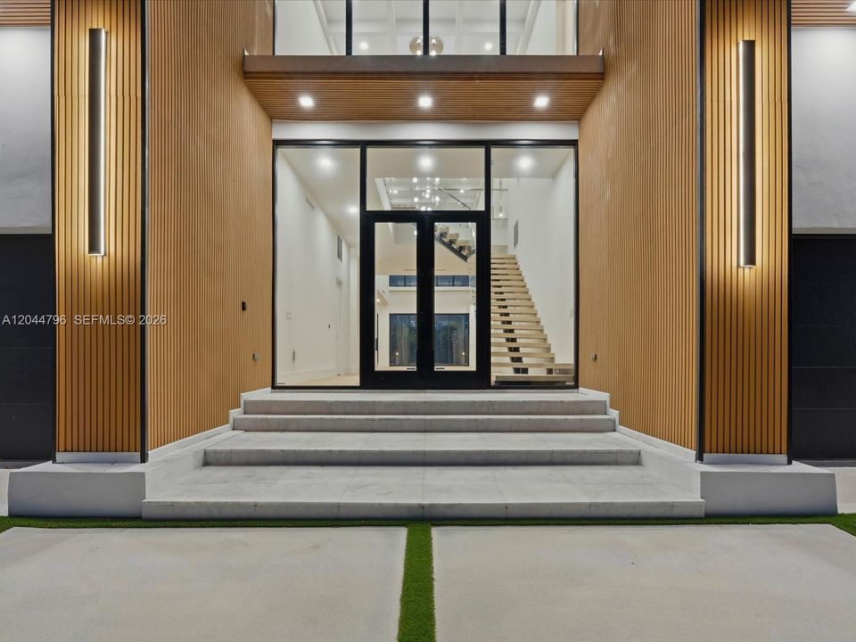 For Sale: $5,995,000 (7 beds, 7 baths, 5975 Square Feet)