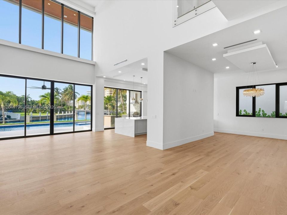 For Sale: $5,995,000 (7 beds, 7 baths, 5975 Square Feet)