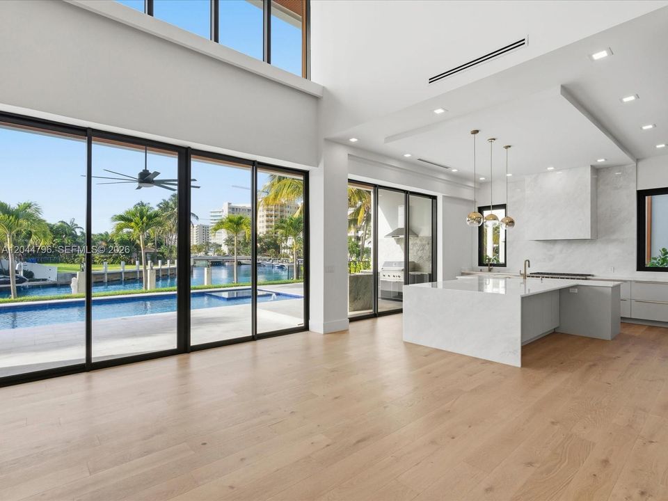 For Sale: $5,995,000 (7 beds, 7 baths, 5975 Square Feet)