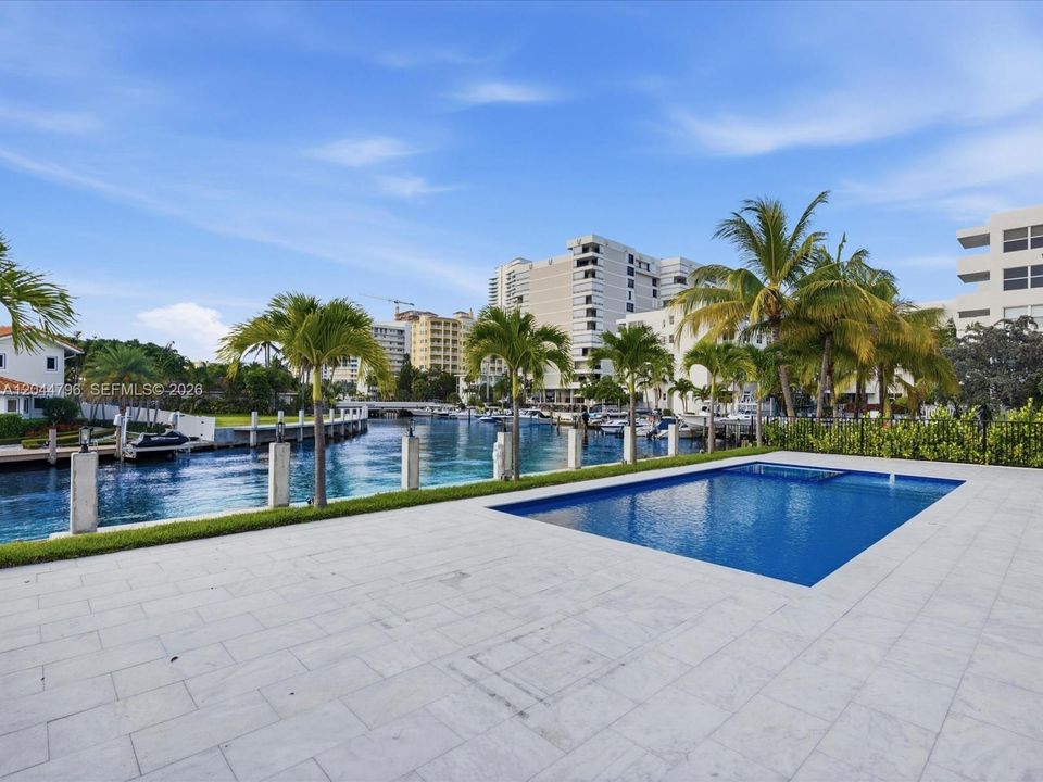 For Sale: $5,995,000 (7 beds, 7 baths, 5975 Square Feet)
