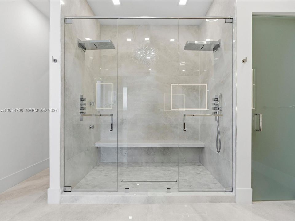 For Sale: $5,995,000 (7 beds, 7 baths, 5975 Square Feet)