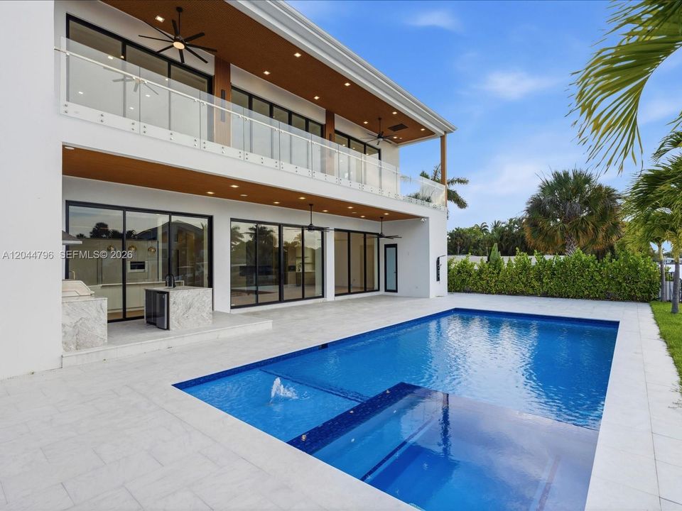For Sale: $5,995,000 (7 beds, 7 baths, 5975 Square Feet)