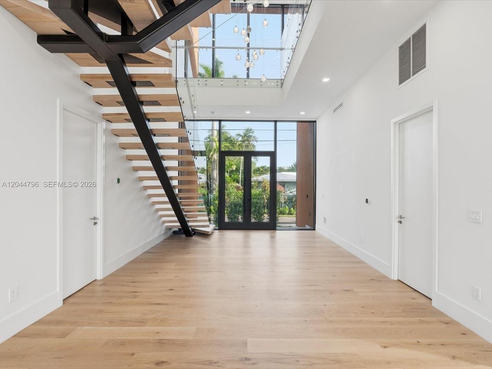 For Sale: $5,995,000 (7 beds, 7 baths, 5975 Square Feet)