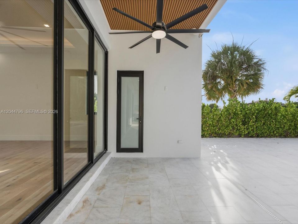 For Sale: $5,995,000 (7 beds, 7 baths, 5975 Square Feet)