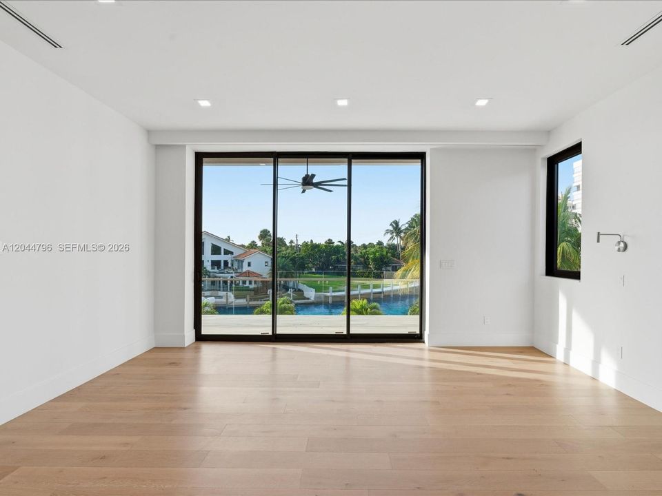 For Sale: $5,995,000 (7 beds, 7 baths, 5975 Square Feet)