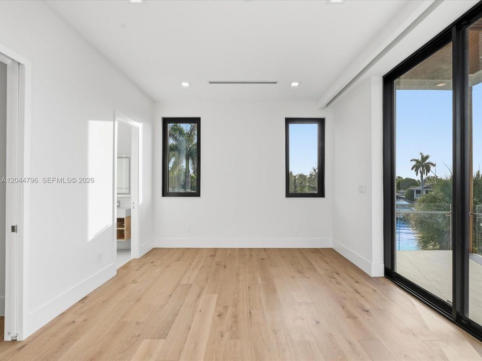 For Sale: $5,995,000 (7 beds, 7 baths, 5975 Square Feet)