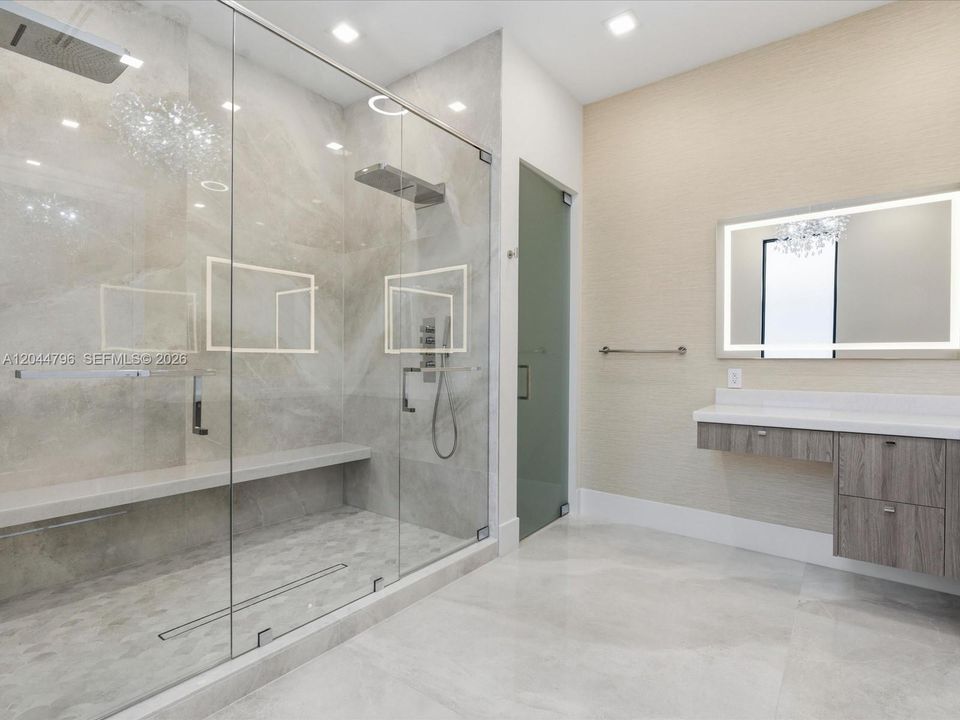 For Sale: $5,995,000 (7 beds, 7 baths, 5975 Square Feet)