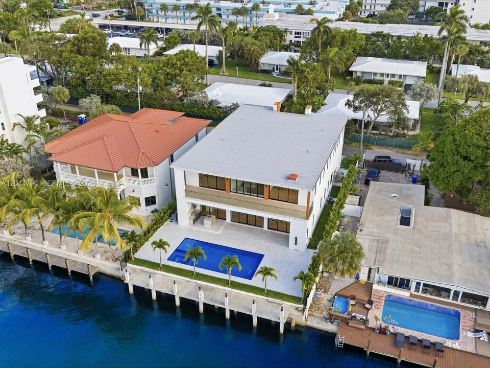 For Sale: $5,995,000 (7 beds, 7 baths, 5975 Square Feet)
