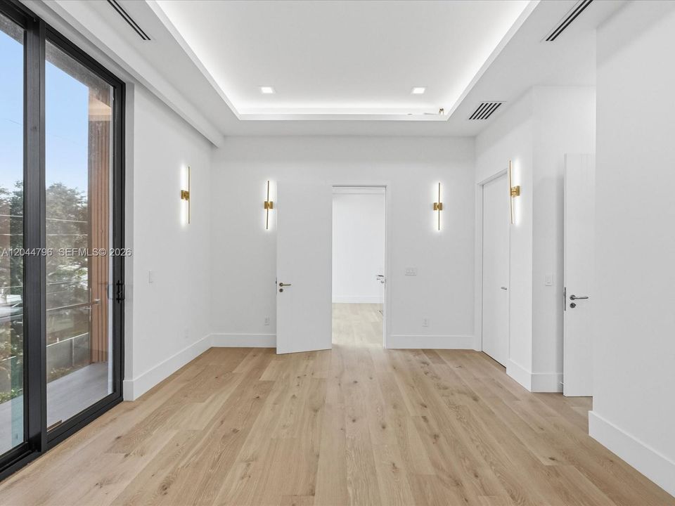 For Sale: $5,995,000 (7 beds, 7 baths, 5975 Square Feet)