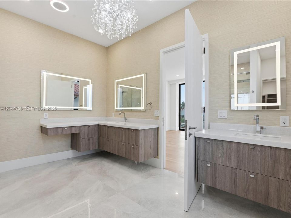 For Sale: $5,995,000 (7 beds, 7 baths, 5975 Square Feet)