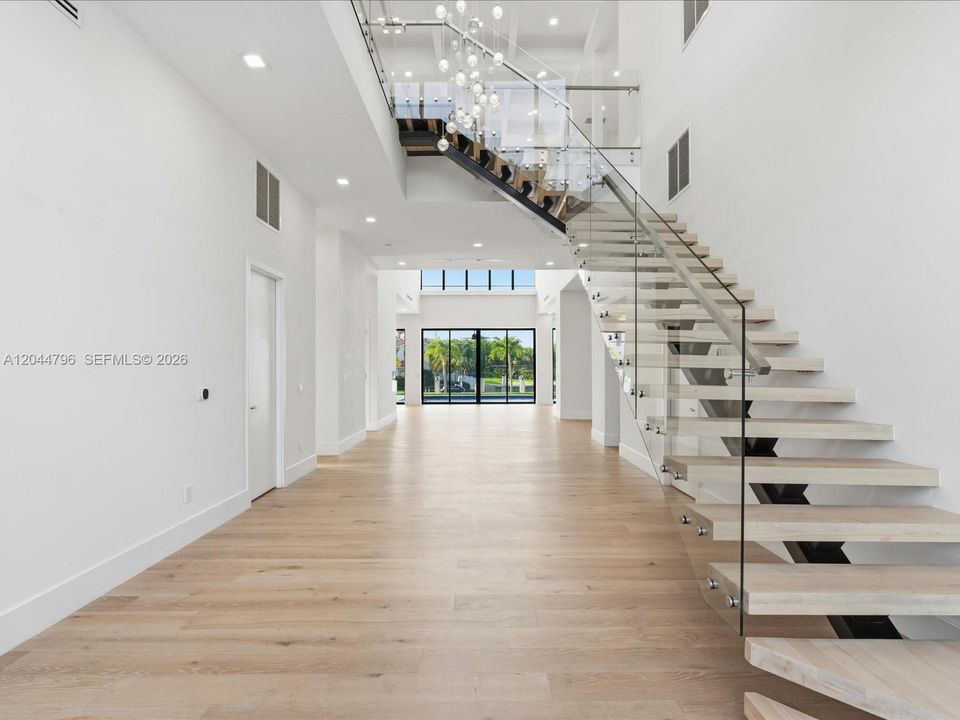 For Sale: $5,995,000 (7 beds, 7 baths, 5975 Square Feet)
