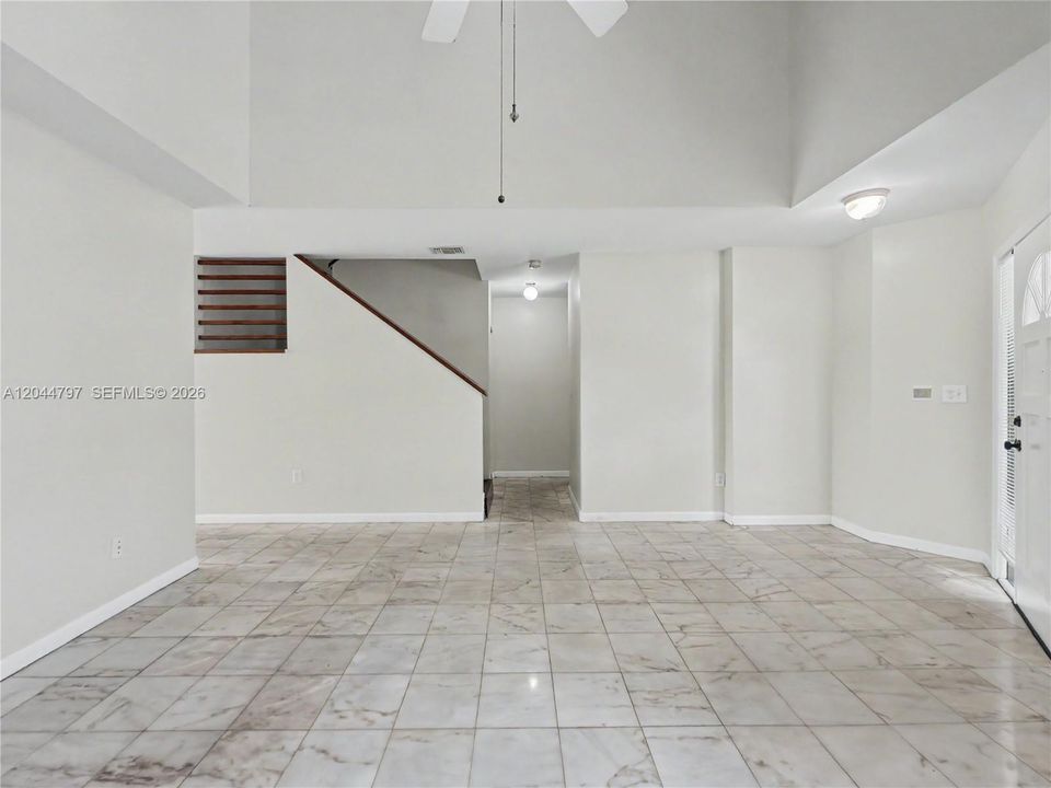 En Renta: $2,600 (3 camas, 2 baños, 1731 Pies cuadrados)