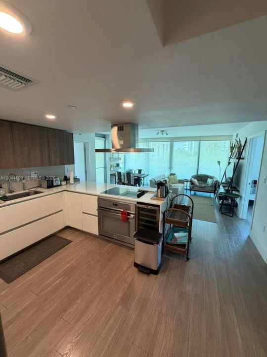For Rent: $6,500 (2 beds, 2 baths, 1150 Square Feet)