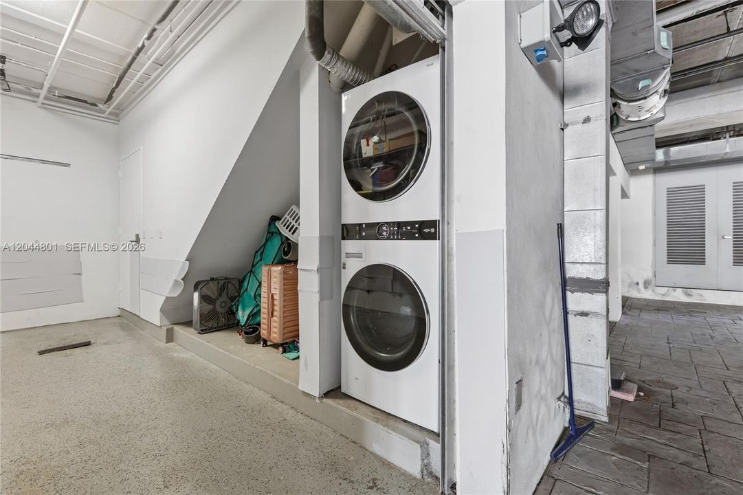 For Sale: $1,150,000 (2 beds, 1 baths, 1100 Square Feet)