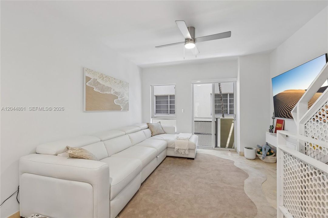 For Sale: $1,150,000 (2 beds, 1 baths, 1100 Square Feet)