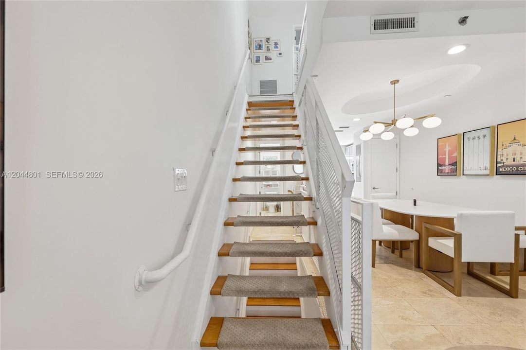 For Sale: $1,150,000 (2 beds, 1 baths, 1100 Square Feet)