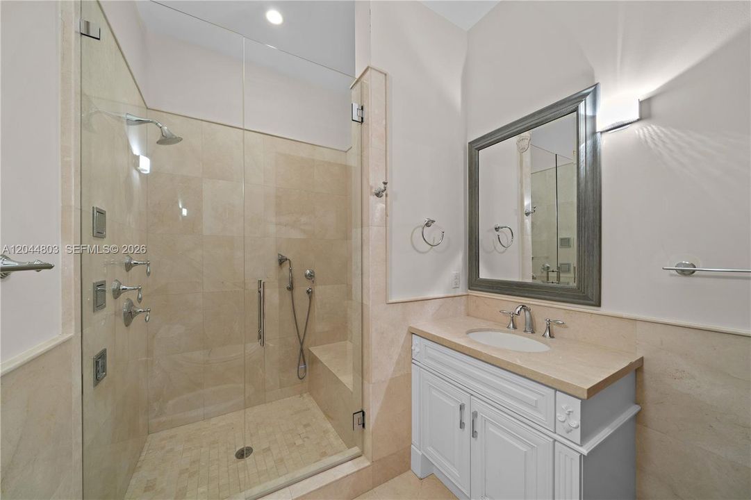 For Rent: $75,000 (10 beds, 11 baths, 11833 Square Feet)