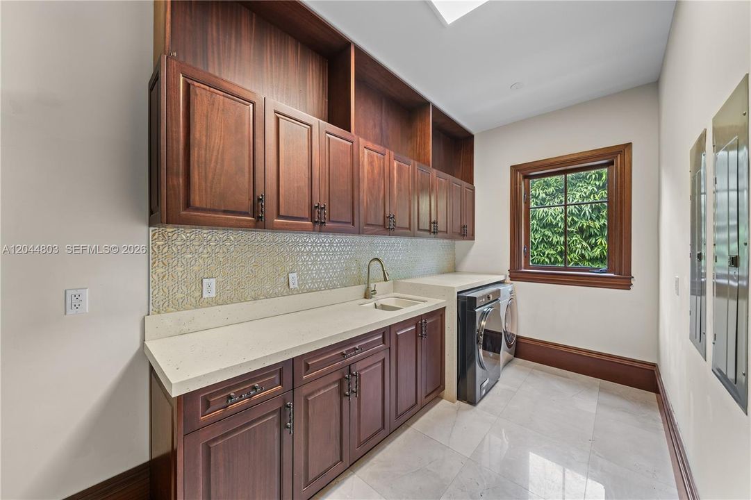 For Rent: $75,000 (10 beds, 11 baths, 11833 Square Feet)