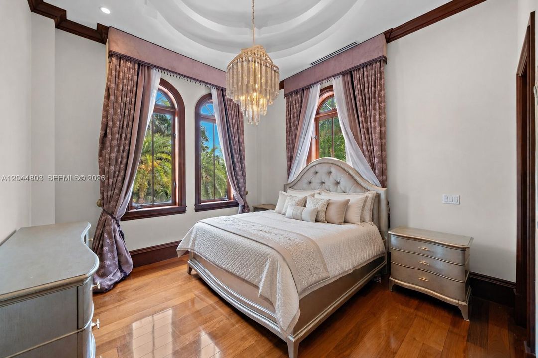 For Rent: $75,000 (10 beds, 11 baths, 11833 Square Feet)