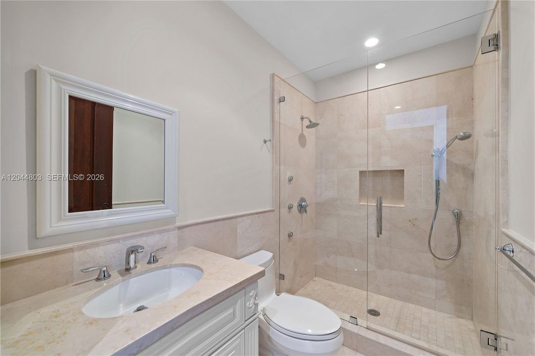 For Rent: $75,000 (10 beds, 11 baths, 11833 Square Feet)