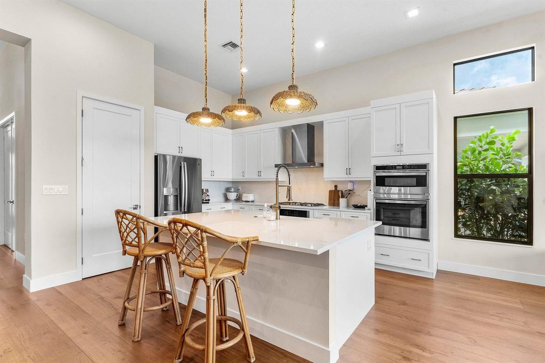 Kitchen/ Island