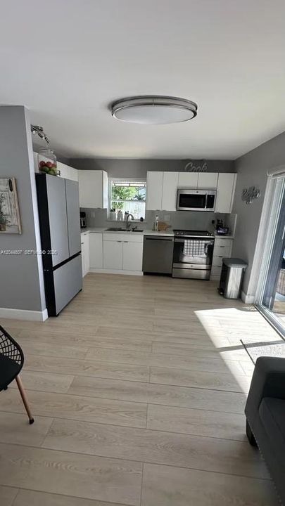 For Rent: $3,300 (3 beds, 2 baths, 1472 Square Feet)