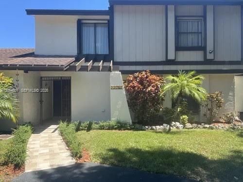 For Rent: $3,300 (3 beds, 2 baths, 1472 Square Feet)