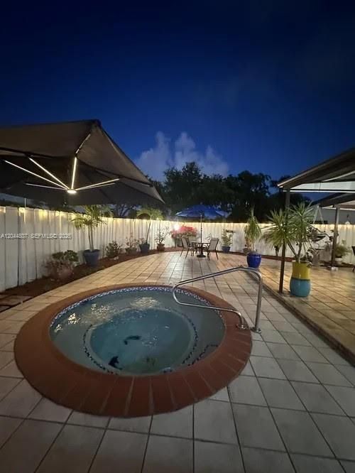 For Rent: $3,300 (3 beds, 2 baths, 1472 Square Feet)