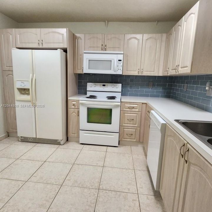 En Venta: $268,500 (2 camas, 2 baños, 1240 Pies cuadrados)