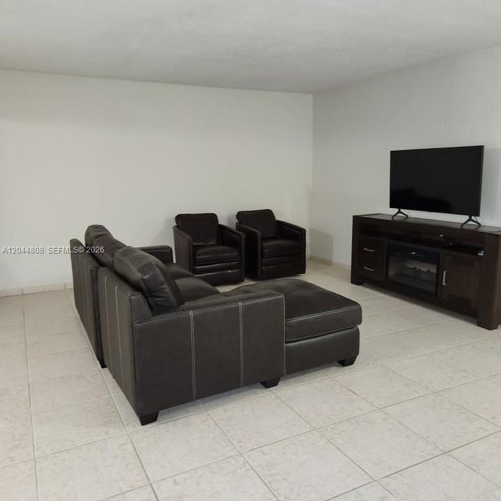 En Venta: $268,500 (2 camas, 2 baños, 1240 Pies cuadrados)