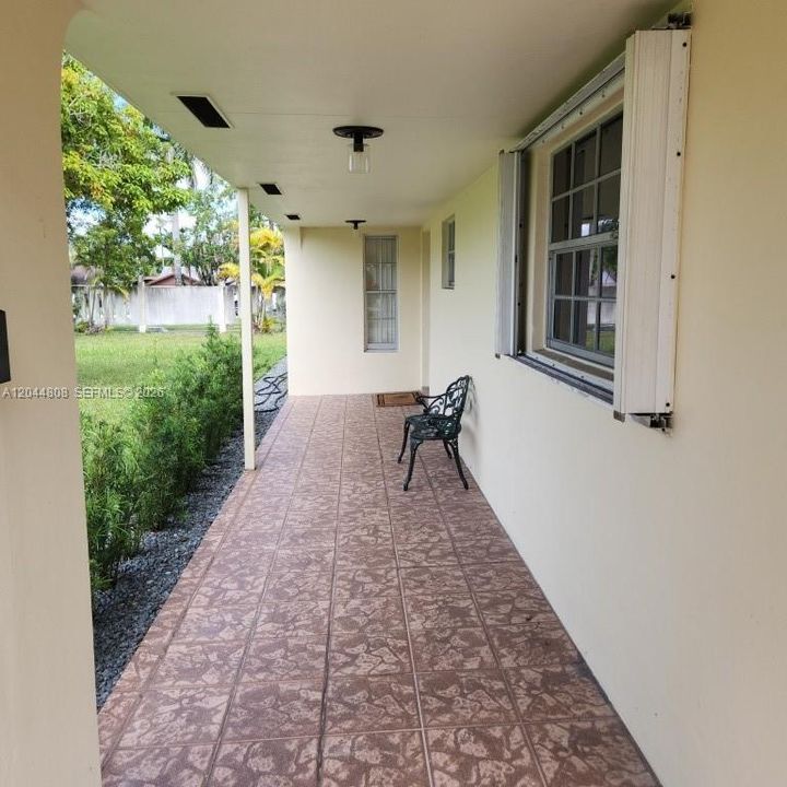 En Venta: $268,500 (2 camas, 2 baños, 1240 Pies cuadrados)