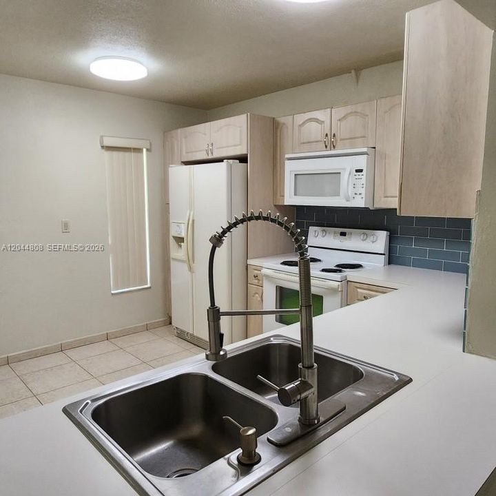 En Venta: $268,500 (2 camas, 2 baños, 1240 Pies cuadrados)