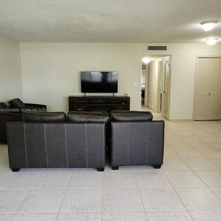 En Venta: $268,500 (2 camas, 2 baños, 1240 Pies cuadrados)