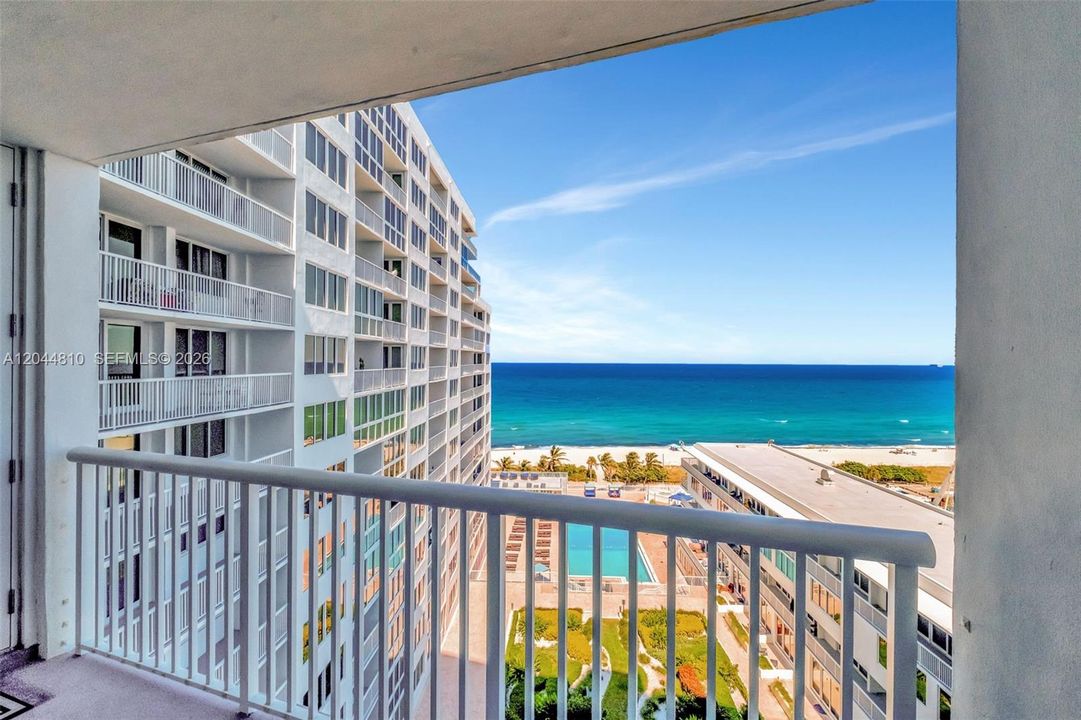 For Rent: $3,150 (1 beds, 1 baths, 980 Square Feet)
