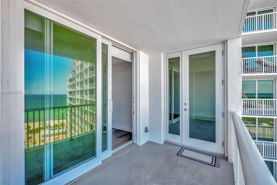 For Rent: $3,150 (1 beds, 1 baths, 980 Square Feet)