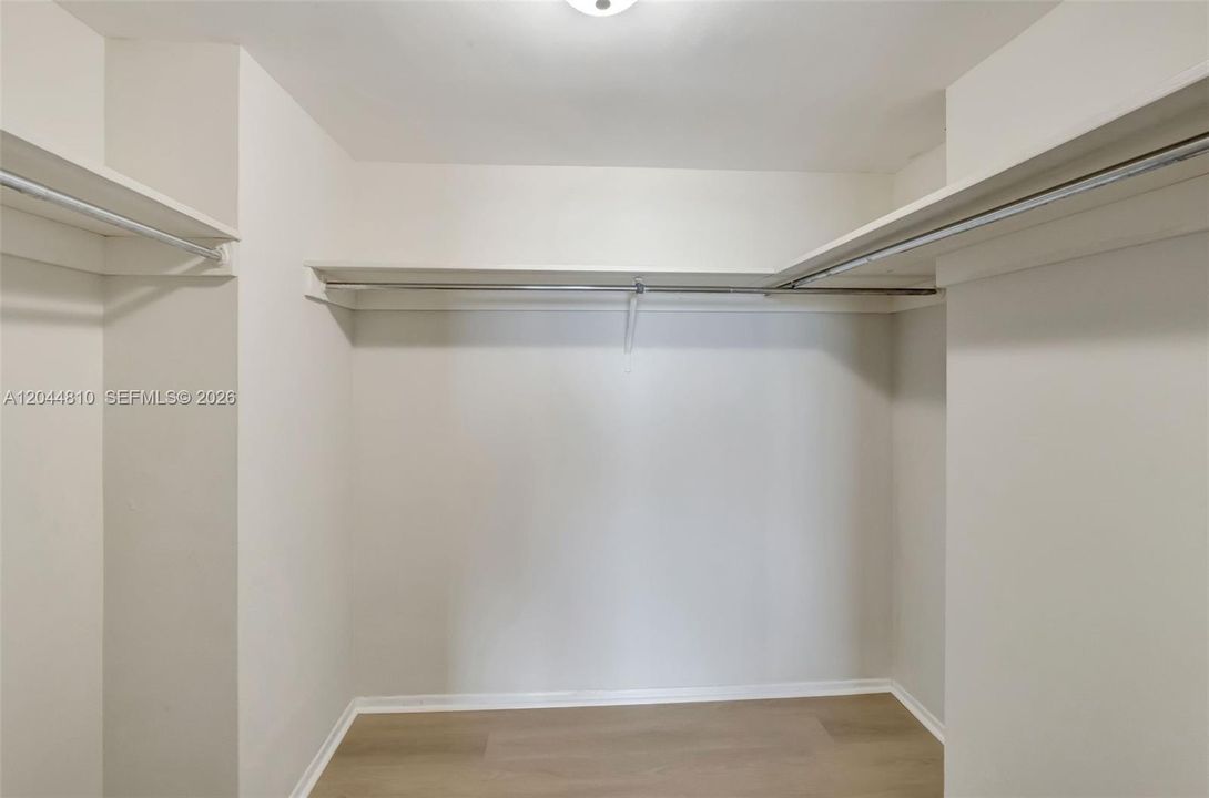 For Rent: $3,150 (1 beds, 1 baths, 980 Square Feet)