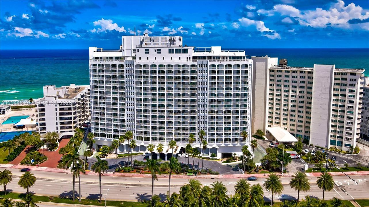 For Rent: $3,150 (1 beds, 1 baths, 980 Square Feet)