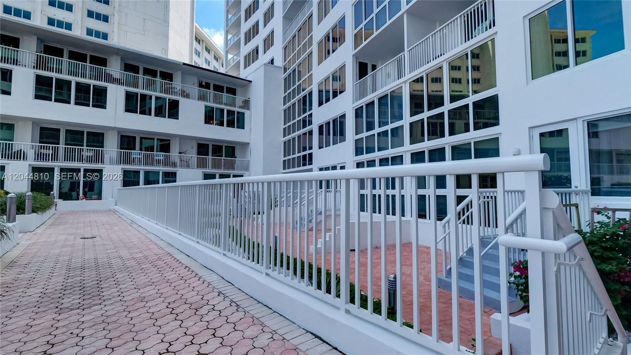 For Rent: $3,150 (1 beds, 1 baths, 980 Square Feet)