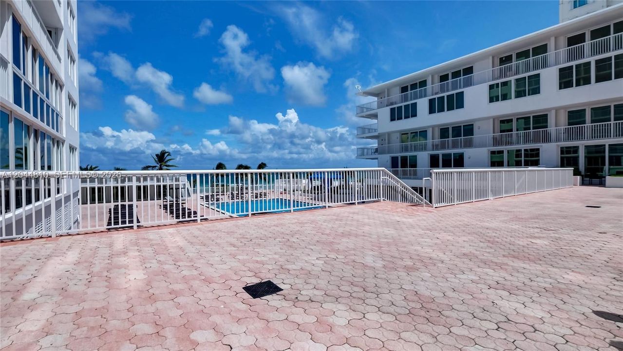 For Rent: $3,150 (1 beds, 1 baths, 980 Square Feet)