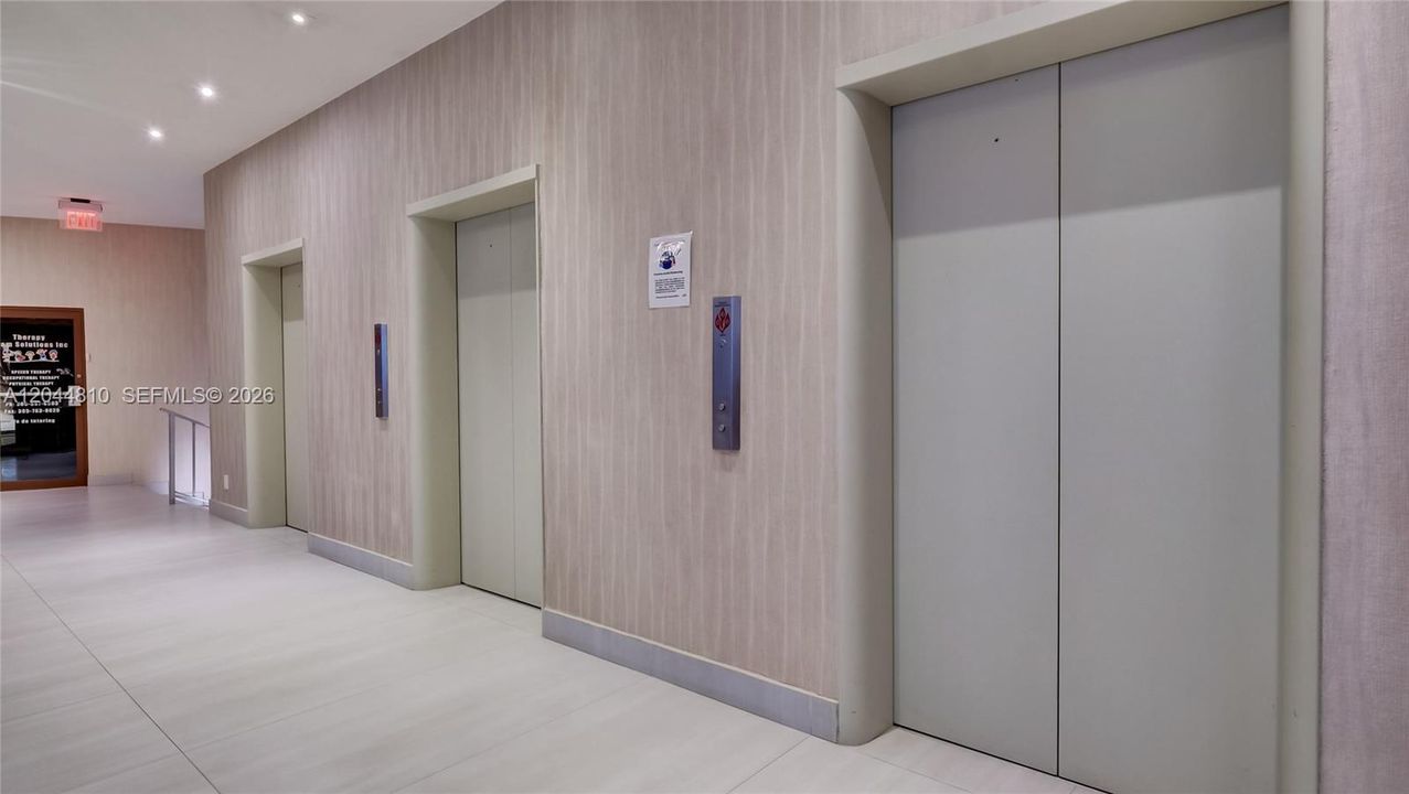 For Rent: $3,150 (1 beds, 1 baths, 980 Square Feet)