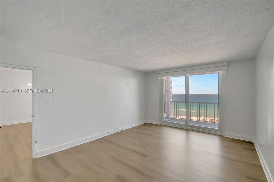 For Rent: $3,150 (1 beds, 1 baths, 980 Square Feet)