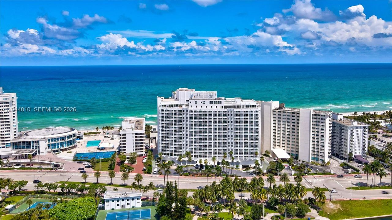 For Rent: $3,150 (1 beds, 1 baths, 980 Square Feet)